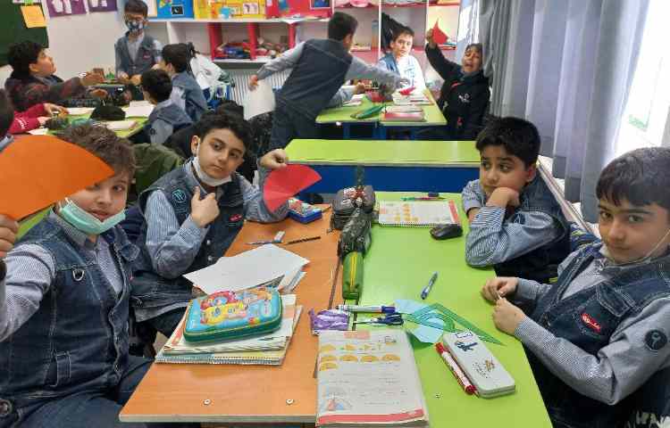 زنگ ریاضی همراه با دست ورزی اندازه گیری زاویه ها به کمک نقاله 1