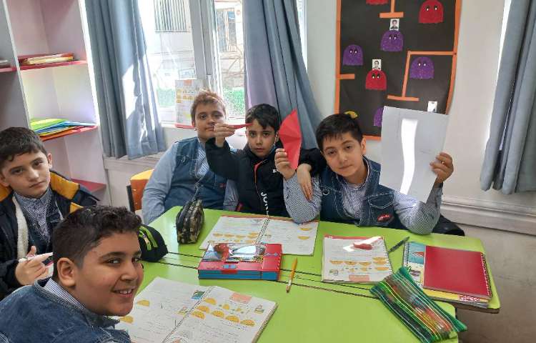 زنگ ریاضی همراه با دست ورزی اندازه گیری زاویه ها به کمک نقاله