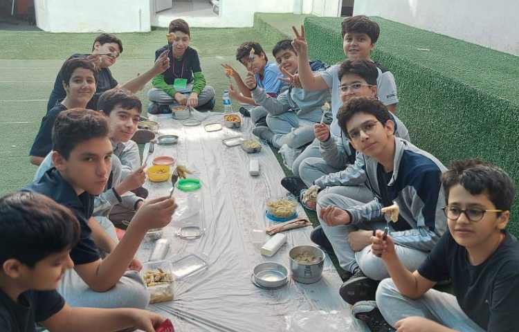 زنگ شاد ( تغذیه مشترک همه بچه‌ها پاستا ) 2