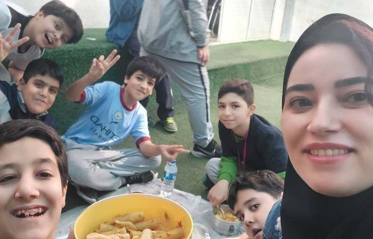 زنگ شاد ( تغذیه مشترک همه بچه‌ها پاستا ) 3