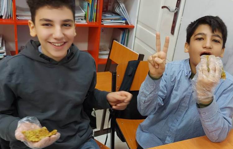 زنگ شاد خوردن غذای محلی جنوب کشور بعد آزمون ارزشیابی ماهانه 1