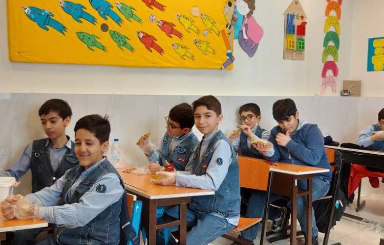 زنگ شاد خوردن غذای محلی جنوب کشور بعد آزمون ارزشیابی ماهانه