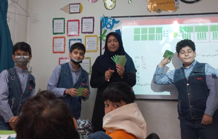 زنگ شیرین ریاضی همراه با دست ورزی تقسیم 4