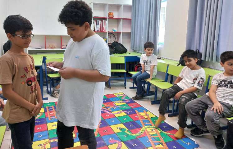 زنگ شیرین علوم و یادآوری درس گیاهان همراه با بازی هیجان انگیز مار و پله