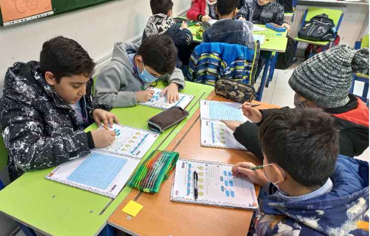 زنگ شیرین فارسی همراه با تکمیل کتاب کار صورت گروهی 4