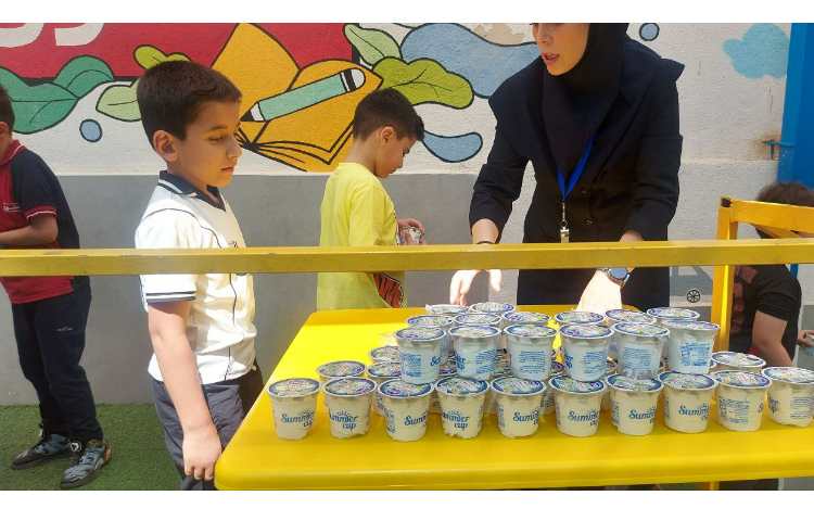 زنگ شیرین میان وعده و توزیع میان وعده در تمامی کلاس ها 10