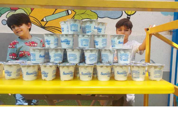 زنگ شیرین میان وعده و توزیع میان وعده در تمامی کلاس ها 11