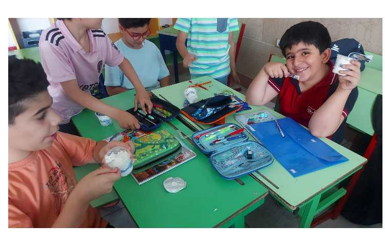 زنگ شیرین میان وعده و توزیع میان وعده در تمامی کلاس ها 5