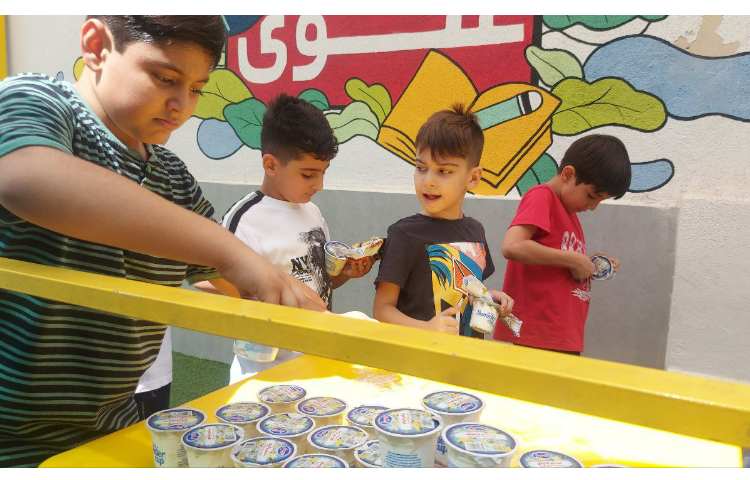 زنگ شیرین میان وعده و توزیع میان وعده در تمامی کلاس ها 8