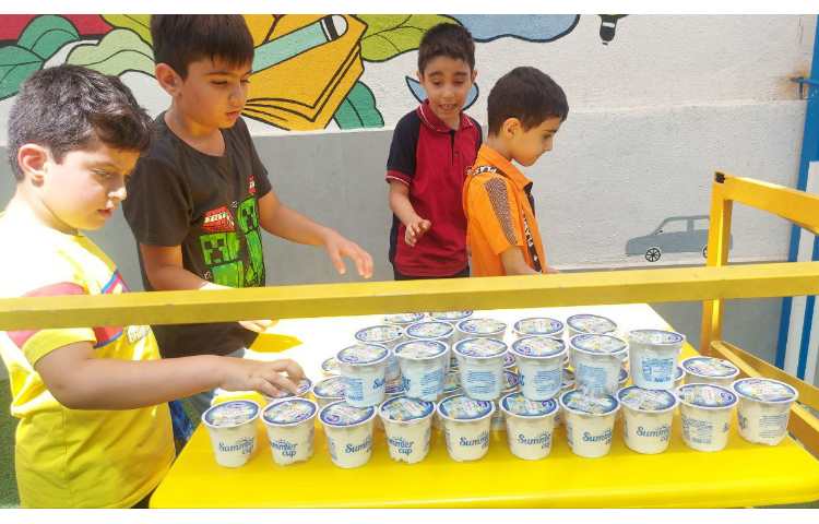 زنگ شیرین میان وعده و توزیع میان وعده در تمامی کلاس ها 9