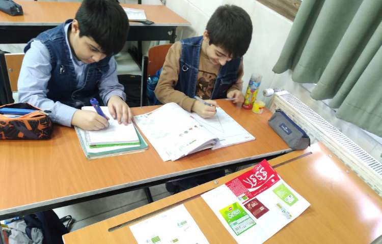 زنگ علوم:انجام فعالیت‌های کتاب کار درس خوراکی ها ، نقاشی هرم مواد‌غذایی 2