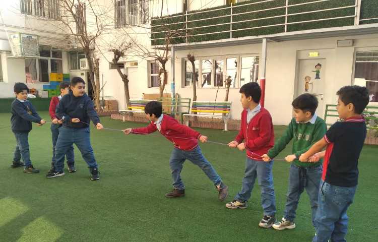 زنگ علوم: آشنایی با نیروها (مسابقه طناب‌کشی) 3