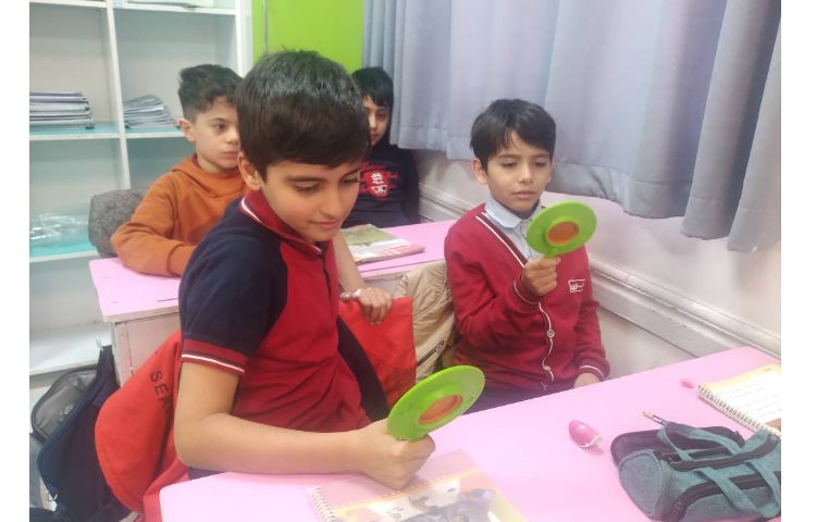 زنگ علوم: آشنایی دانش آموزان با انواع آینه