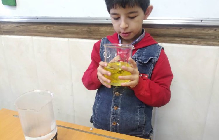 زنگ علوم: انجام آزمایش صفحه‌ی 107 درس هر کدام جای خود (1)