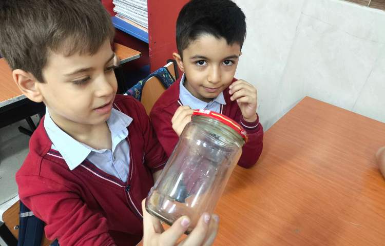 زنگ علوم - انجام آزمایش علوم «اب و هوای سالم و آلوده» 1