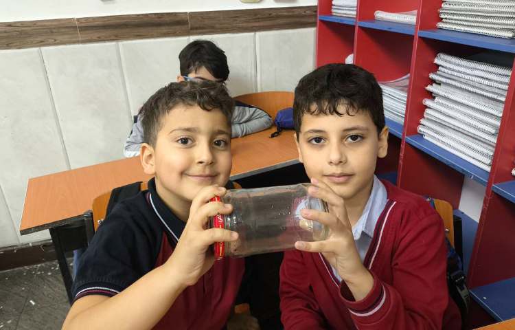 زنگ علوم - انجام آزمایش علوم «اب و هوای سالم و آلوده» 2