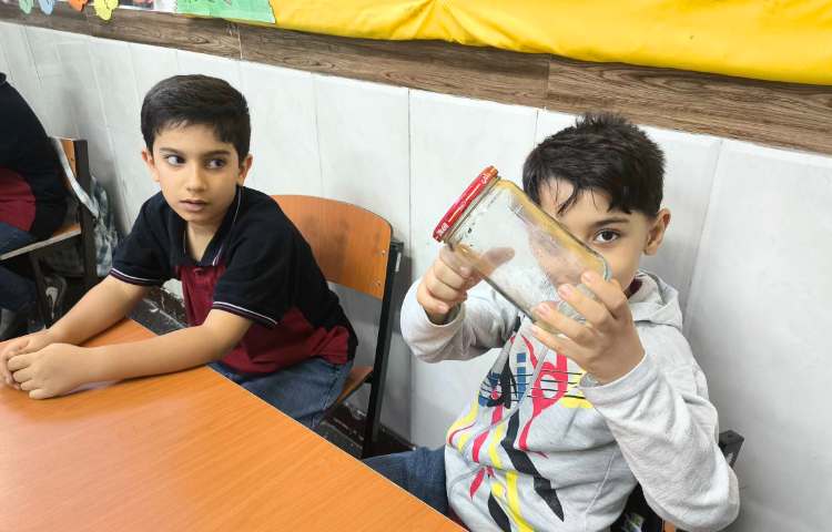 زنگ علوم - انجام آزمایش علوم «اب و هوای سالم و آلوده» 3