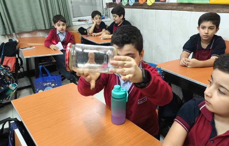 زنگ علوم - انجام آزمایش علوم «اب و هوای سالم و آلوده» 4