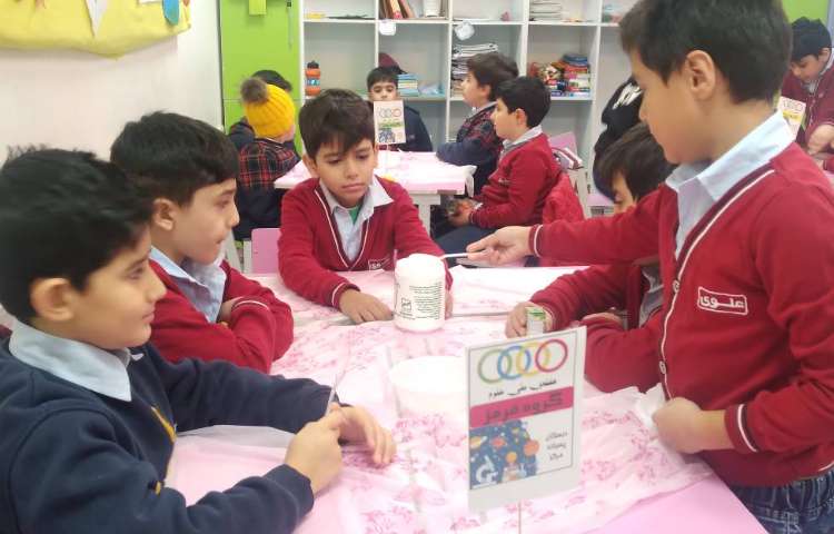 زنگ علوم : انجام ازمایش‌های هفته علوم (اسرار آب و ساحل شنی) 3