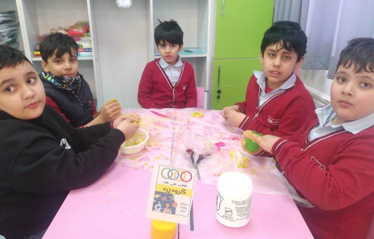 زنگ علوم : انجام ازمایش‌های هفته علوم (اسرار آب و ساحل شنی) 4