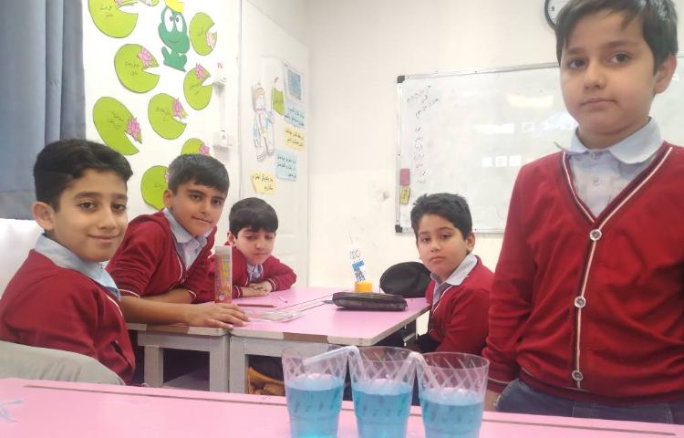 زنگ علوم : انجام ازمایش‌های هفته علوم (اسرار آب و ساحل شنی)