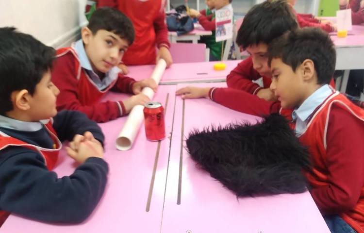 زنگ علوم : انجام ازمایش‌های هفته علوم ( فرار شگفت انگیز و توپ شیطون) 10