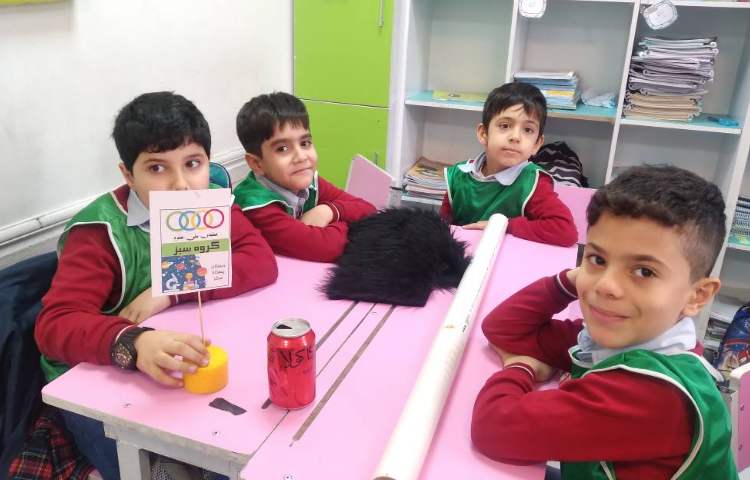 زنگ علوم : انجام ازمایش‌های هفته علوم ( فرار شگفت انگیز و توپ شیطون) 13