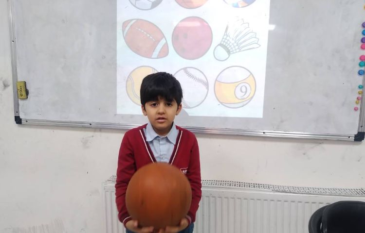 زنگ علوم : انجام ازمایش‌های هفته علوم ( فرار شگفت انگیز و توپ شیطون) 6