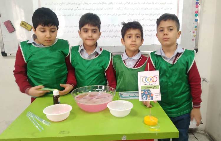 زنگ علوم : انجام ازمایش‌های هفته علوم (نقاشی نمکی و حباب بازی) 3