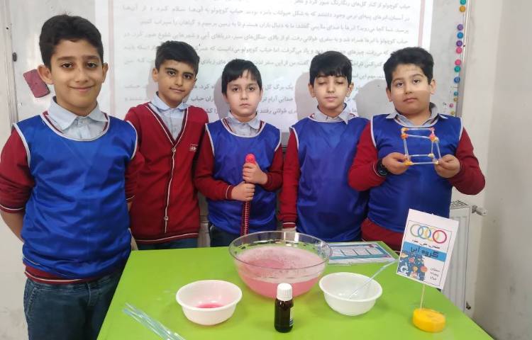 زنگ علوم : انجام ازمایش‌های هفته علوم (نقاشی نمکی و حباب بازی) 4