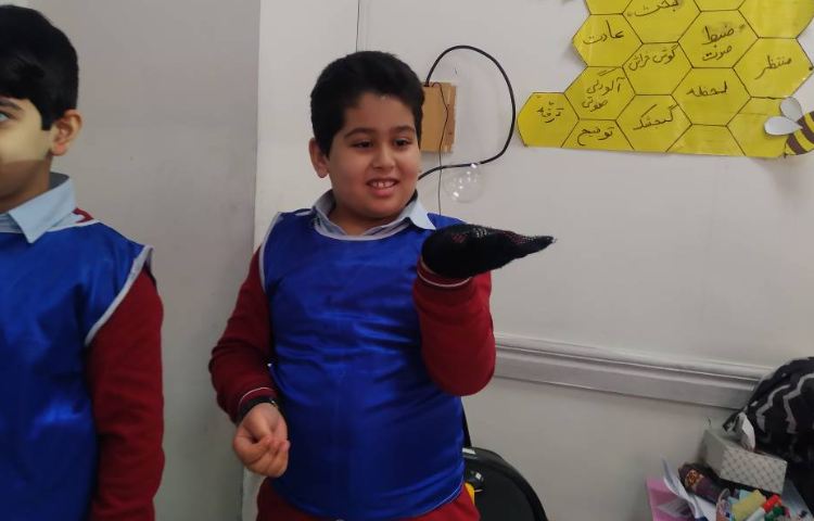 زنگ علوم : انجام ازمایش‌های هفته علوم (نقاشی نمکی و حباب بازی) 5