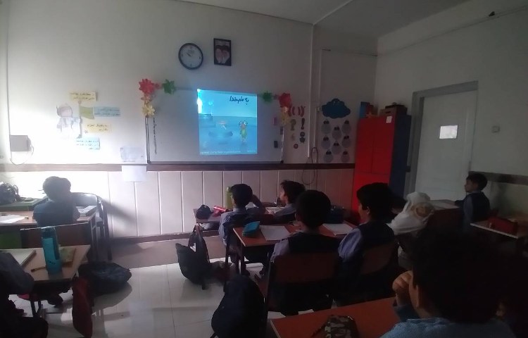 زنگ علوم : انجام فعالیت‌های کتاب کار علوم درس اول و پخش فیلم مربوط به درس