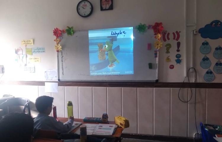 زنگ علوم : انجام فعالیت‌های کتاب کار علوم درس اول و پخش فیلم مربوط به درس 3