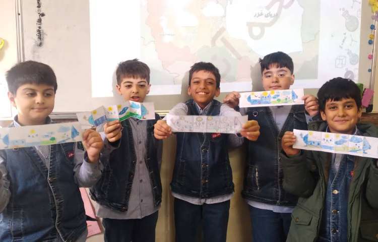 زنگ علوم : تدریس درس آب ماده‌ی با ارزش و درست کردن کاردستی چرخه‌ی آب 3