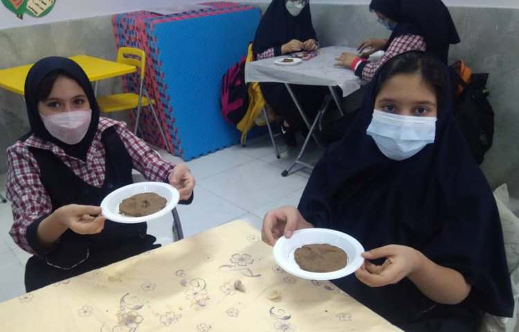 زنگ علوم همراه با شادی و لذت، ساخت اثر دست و صدف