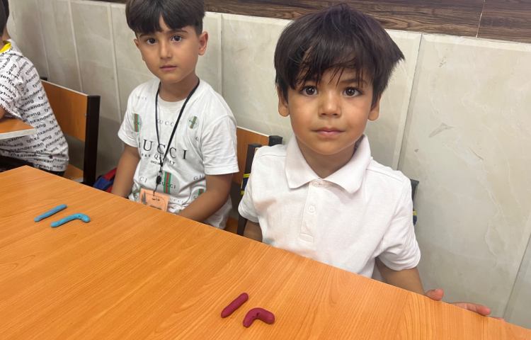 زنگ فارسی ( آشنایی با لوحه نویسی) به وسیله‌ی سینی نمک و خمیر 2