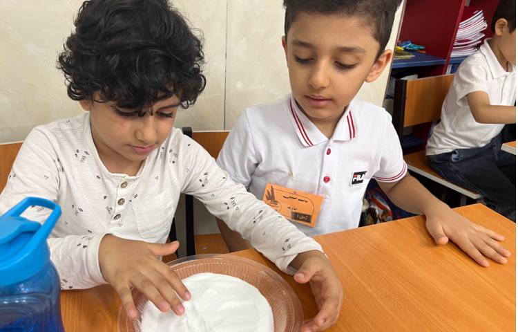 زنگ فارسی ( آشنایی با لوحه نویسی) به وسیله‌ی سینی نمک و خمیر