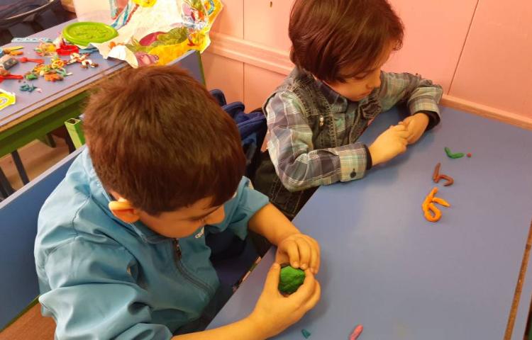 :زنگ فارسی، آموزش حروف همراه خمیربازی 3