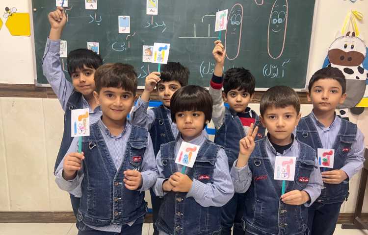 زنگ فارسی : آموزش نشانه‌ی (آ ا) و ساخت گیفت نشانه‌ی مربوط 2