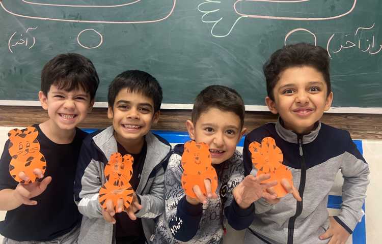 زنگ فارسی: آموزش نشانه‌ی (ب) و ساخت ببر انگشتی 3