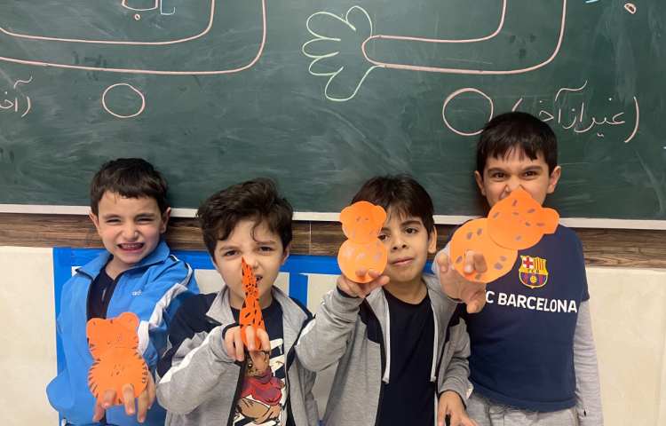 زنگ فارسی: آموزش نشانه‌ی (ب) و ساخت ببر انگشتی 5