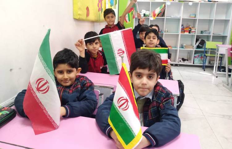 زنگ فارسی: تدریس درس ایران عزیز 2