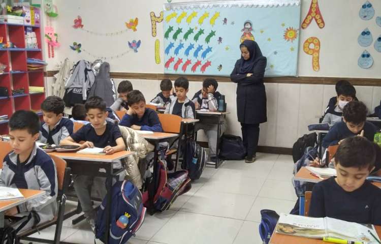 زنگ فارسی: تدریس درس فداکاران و روخوانی آن توسط دانش‌آموزان