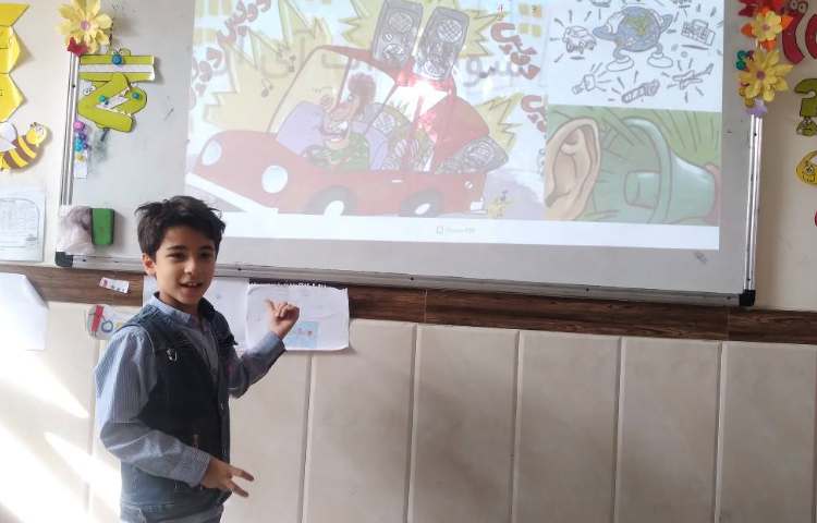 زنگ فارسی: توضیح در مورد درس آواز گنجشک و ارائه کاغذ دیواری های دانش آموزان