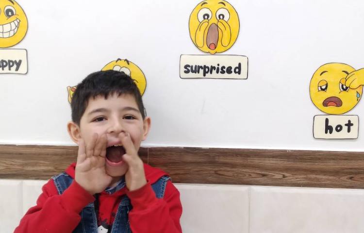 زنگ فارسی: درس پیراهن بهشتی ، نشان دادن حالت های چهره و تاثیر آن بر گفتگو 1