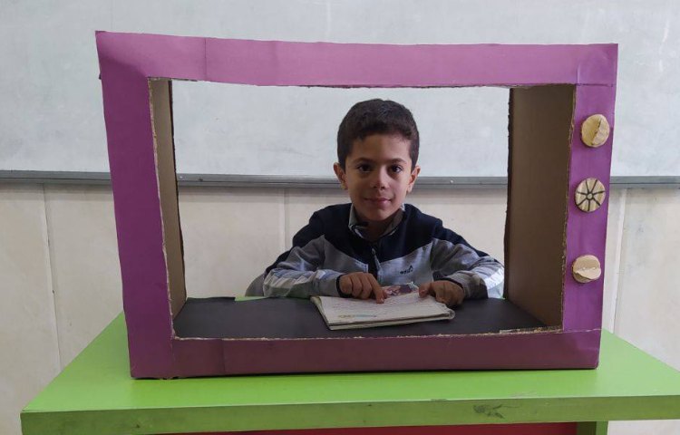 زنگ فارسی / روخوانی از درس به صورت گزارش تلویزیون 2