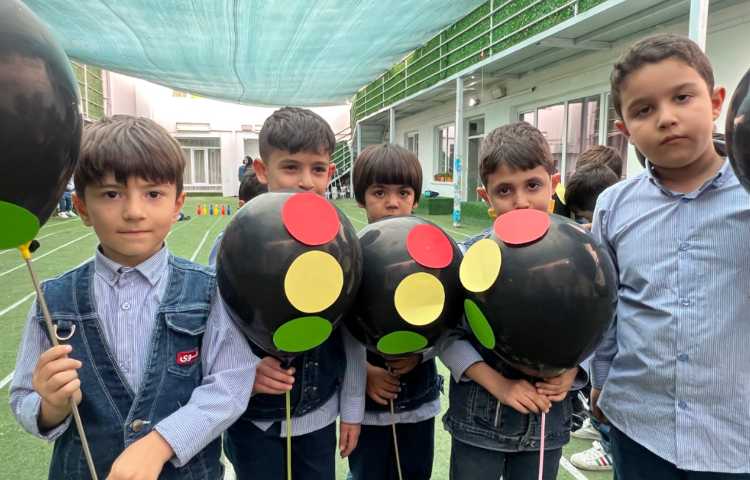 زنگ فارسی: ساخت چراغ راهنما با بادکنک 3