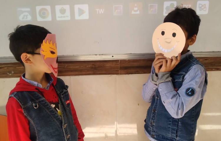 زنگ فارسی: نشان دادن حالت های چهره و تاثیر آن بر گفتگو