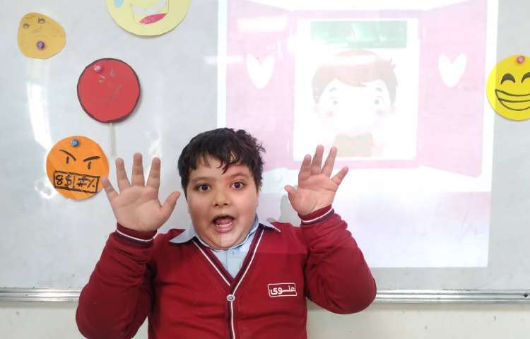 زنگ فارسی- نمایش حالت‌های چهره (شادی، عصبانیت، غم و ....)