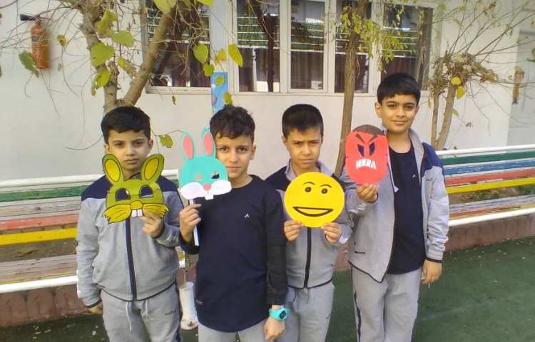 زنگ فارسی: نمایش ماسک‌های چهره (خوشحال،غمگین، ناراحت، عصبی و ...) 3